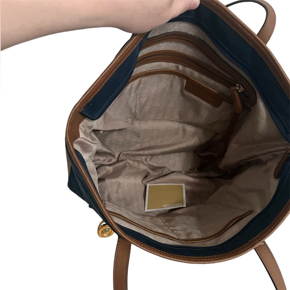 🌟EUC! MICHAEL KORS ~ Kempton ~ Nylon Satchel Tote In Navy & Brown - Picture 4 of 6